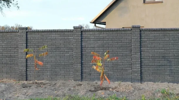 Бетонный забор Черный Кирпич 2