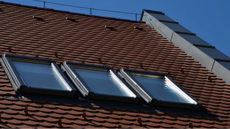 Центрально поворотное окно Roto Designo R49 K с термоблоком WD 4